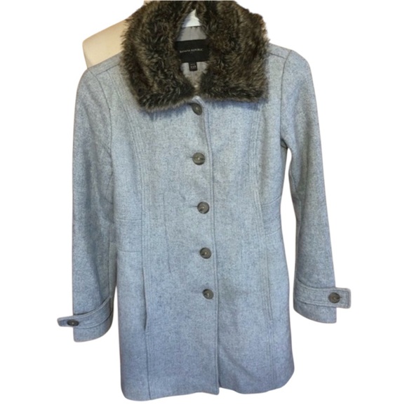 Banana Republic Jackets & Blazers - Banana Republic wool blend light gray coat w/Faux fur attachable collar Size XXS